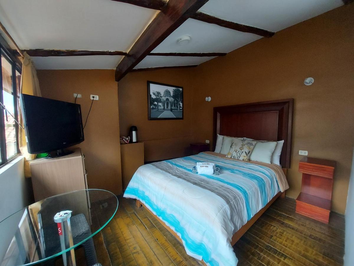 Blacky Hostel And Apartments (Adults Only) Куско Номер фото